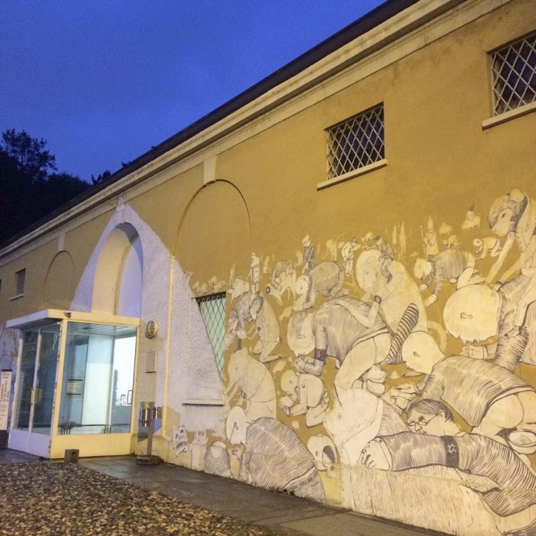 GAMに隣接した中庭の中にある「現代アートパヴィリオン」(PAC = Il Padiglione d'Arte Contemporanea)は、イニャッツィオ・ガルデッラによる設計で、２０世紀半ばに建てられました。1943年に爆撃で崩壊した館の古い厩舎があった場所で、その後テロ事件で全壊しましたが、元々の建築設計どおりに再建され、1996年に一般公開されるようになりました。
現代アートやデザインをテーマとした美術館です。