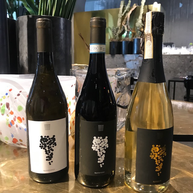 ロザルバがセレクトしたお店オリジナルのPotaブランドのPotavinoシリーズの赤ワイン、白ワイン、スプマンテには、それぞれ#potarosso #potabianco #potabrot という名前が付いていてラベルグラフィックデザインもシンプルで素敵だ。彼女の好き！が至る所でセンス良く表現されているPOTAFIORI。